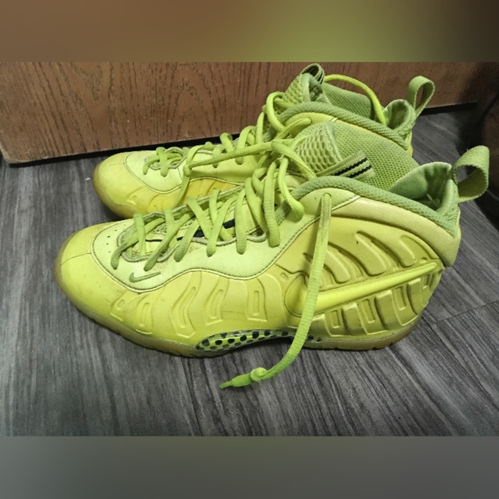 Nike Air Foamposite Pro Volt Size 6Y CW1593-702